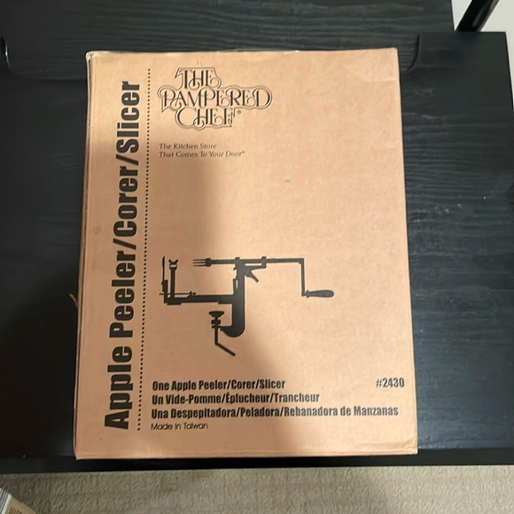 Pampered Chef Apple peeler - Picture 1 of 1